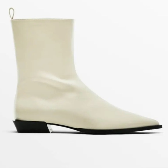 NWT. Massimo Dutti Limited Edition Cream Leather Ankle Boots. Size 8/EUR 39.